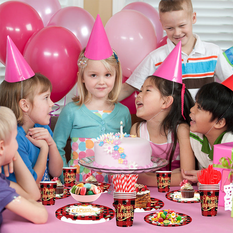 Christmas disposable tableware set: Spend less time cleaning, and more time celebrating.